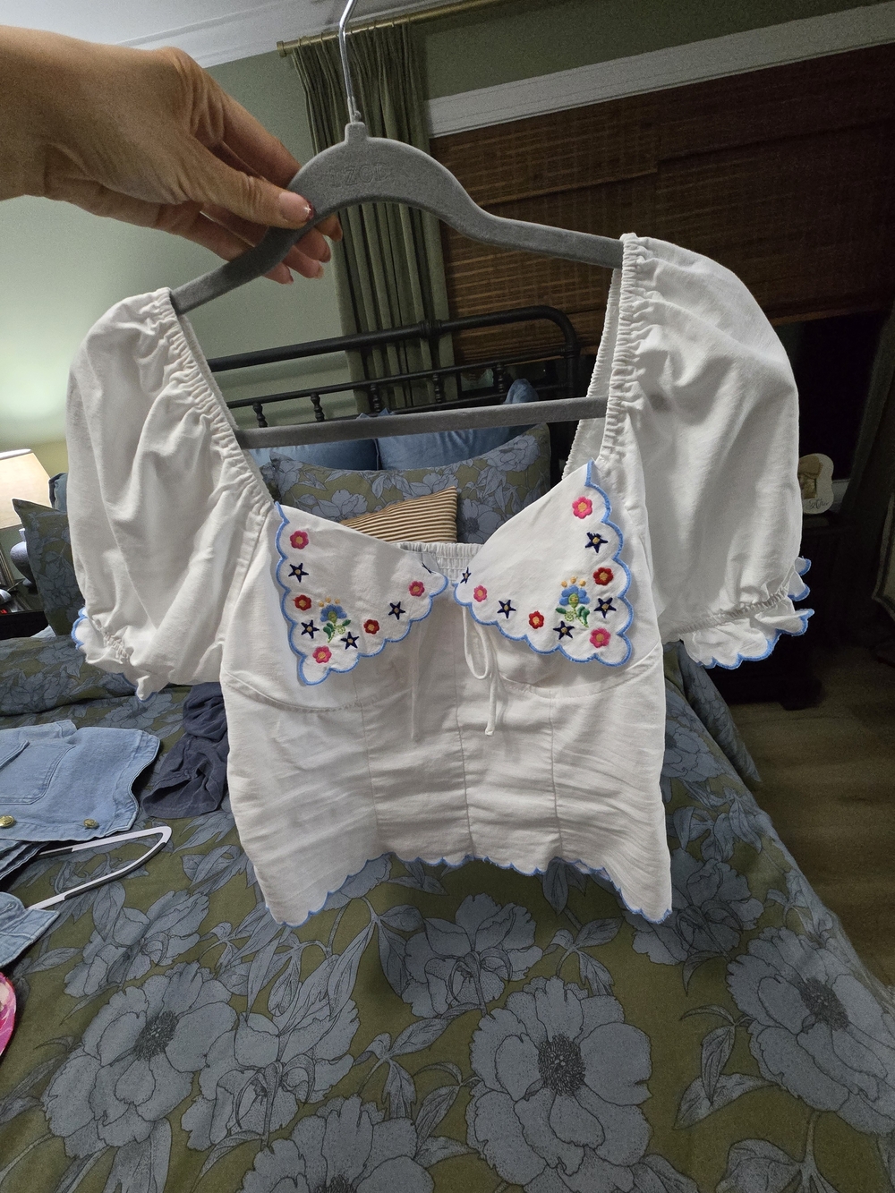 Mable HAILEY EMBROIDERY SHORT SLEEVE TOP - Picture 4 of 5